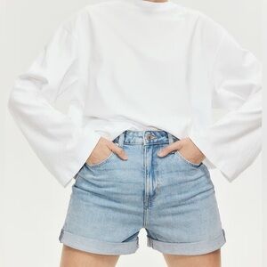 H&M Mom Ultra High Denim Shorts. Size 8. Light Denim Blue.